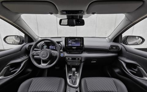 Mazda 2 Hybrid binnenkant