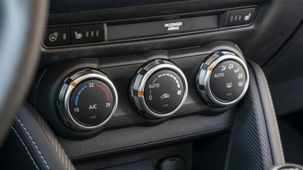 Mazda-2-climate-control